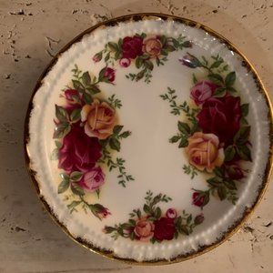 Royal Albert  set of 4  Old Country Road Plates